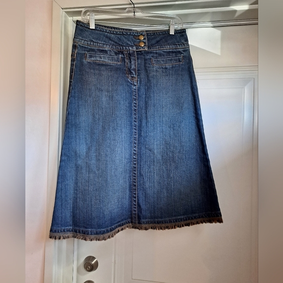 CAbi Dresses & Skirts - CAbi Long Denim Flared Midi Skirt Women’s sz 12 Blue Fringe Pockets BOHO